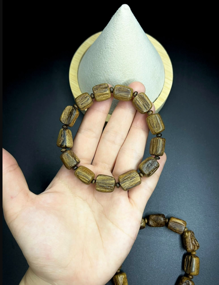 Vòng Tay Trầm Hương Tốc Banh Giá Từ 2 - 5 Triệu Size 10-12-14-16mm
